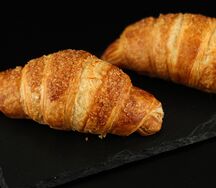 Круассан с заварным кремом