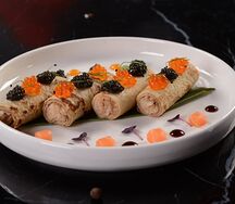 Блинчики с лососем и красной икрой