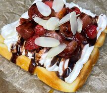 Вафля с клубникой