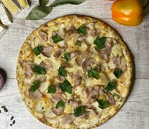 Пицца с грушей и сыром дорблю