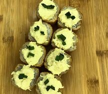 Беби с курицей