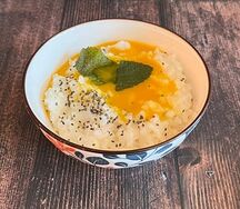 Каша рисовая на кокосовом молоке с соусом манго