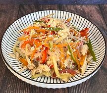 Салат с фунчозой и курицей