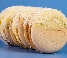 Десерт Macarons Big кокос
