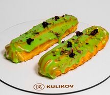 Пирожное Эклер фисташковый