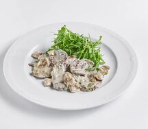 Медальоны из говядины с белыми грибами