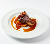 Филе-миньон с картофелем и белыми грибами