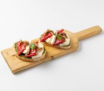 Брускетта с печеным перцем