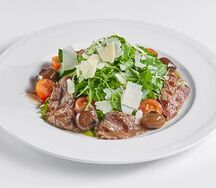 Тёплый салат с говяжьей вырезкой