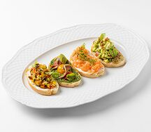 Ассорти брускет с итальянским топингом