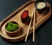 Гункан с икрой
