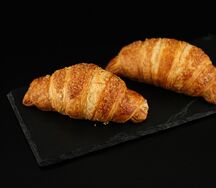 Круассан с заварным кремом