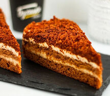 Пирожное Медовик