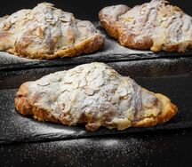 Круассан с миндальным кремом