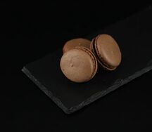 Макаруны темный шоколад