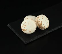 Макаруны соленая карамель