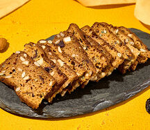 Греческие сухарики с корицей и темным изюмом