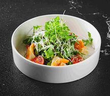 Салат с рукколой и креветками