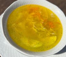 Лапша домашняя на курином бульоне