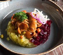 Винегрет с маринованными грибами