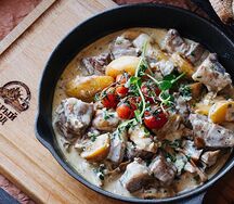 Жаркое из свинины с грибами