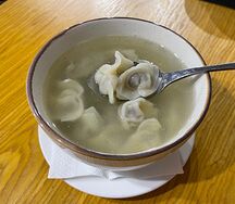 Пельмени с бульоном