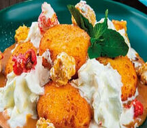 Пончики с карамельным соусом