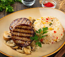 Котлета из индейки с жареными грибами