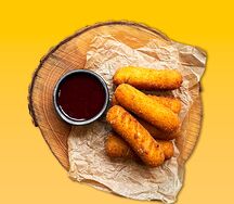 Сырные палочки с ягодным соусом