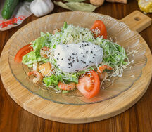 Салат Цезарь с креветками