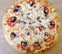 Курица, грибы и томаты