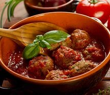 Фрикадельки домашние в соусе