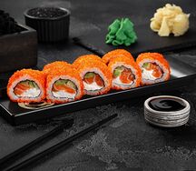 Ролл Калифорния с лососем