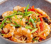 Wok с креветкой и удоном с терияки соусом 