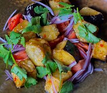 Салат с хрустящими баклажанами