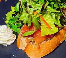 Брускетта с печеными томатами