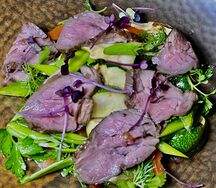 Салат с говяжьей вырезкой и печеными овощами