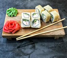 Спайси-ролл в кунжуте эсколар