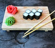 Ролл с кальмаром