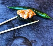 Гункан острый с креветкой