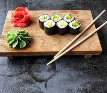 Ролл с авокадо