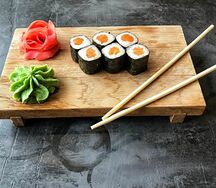 Ролл с лососем