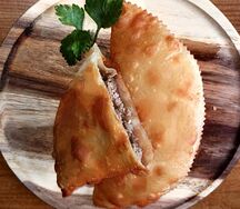 Чебурек с сыром и ветчиной