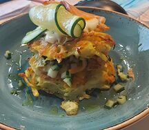 Драники картофельные с цукини, семгой и икрой сельди