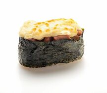 Гункан запеченный с лососем