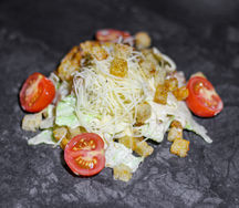 Салат Цезарь с курицей