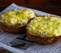 Жюльен на булочке с курицей