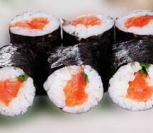 Ролл с копчёным лососем