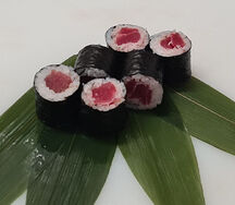 Ролл с тунцом