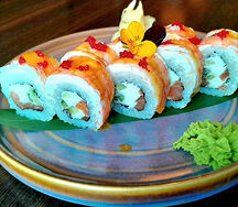 Ролл с лососем и креветкой